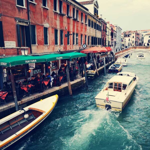 5 места в Италия с невероятно кафе